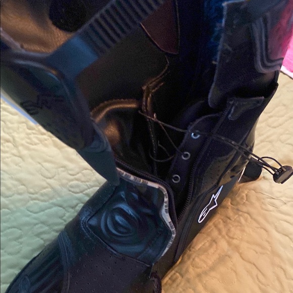 Alpinestars Black Motorcycle Boots - Picture 2 of 15